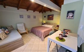 Semelia & Maria'S Guest House - Spacious Stay For 3
